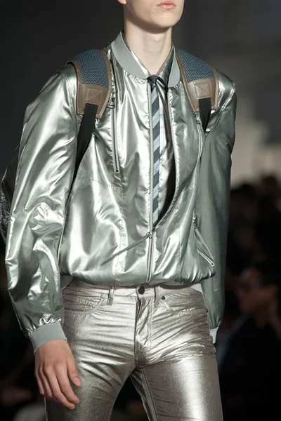 Look 70